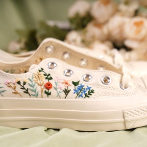 Converse For Bride/Embroidery Designs/Gifts For Wife/Converse Embroidery/Bridal Shoes/Converse High Tops/Flower Shoes/Converse High Top