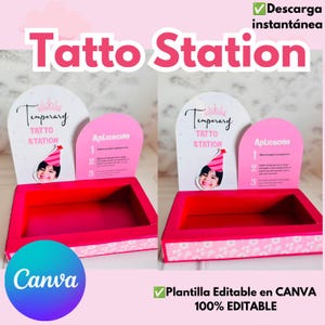 Puede incluir: Una caja expositora rosa y blanca para estación de tatuajes temporales con el texto Tatto Station, la imagen de un niño con gorro de fiesta e instrucciones bajo el título Aplicación. La caja tiene una base rectangular y paneles traseros.