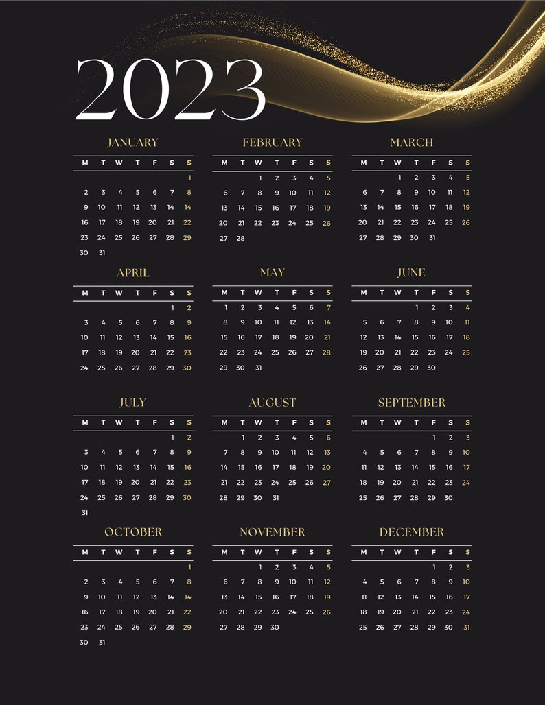 Puede incluir: Un calendario negro y dorado de 2023 con un dise&ntilde;o de onda de purpurina dorada. Cada mes se muestra con una cuadr&iacute;cula que muestra los d&iacute;as de la semana y las fechas.