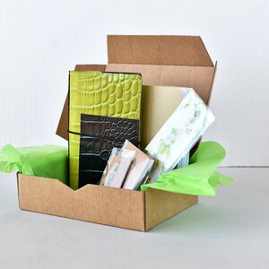 Notatnik podróżny w formacie paszportowym z wkładkami: skóra krokodyla Planer TN, kalendarz miesięczny i tygodniowy bez daty / kalendarz 2026 / 2027