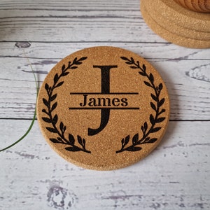 Juego de posavasos de corcho personalizados con monograma inicial grabado