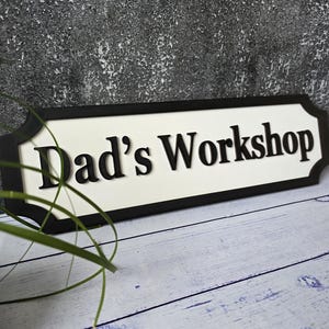パーソナライズされたDad&#39;s Workshopの3D木製道路標識：男の隠れ家の装飾
