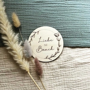 Holzschild - Liebe im Bauch - personalisierbar - Schwangerschaft - Geburt - Fotoshooting Requisite