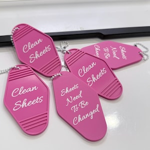 Retro Motel Keychain - Personalized 3D Printed Key Tag with UV Print Options - Custom Colors and Bulk Packs - 30+ Color Options imagen 11