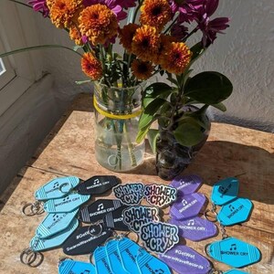 Retro Motel Keychain - Personalized 3D Printed Key Tag with UV Print Options - Custom Colors and Bulk Packs - 30+ Color Options imagen 7