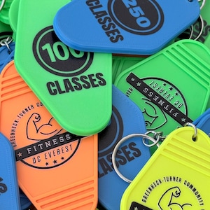 Retro Motel Keychain - Personalized 3D Printed Key Tag with UV Print Options - Custom Colors and Bulk Packs - 30+ Color Options imagen 6