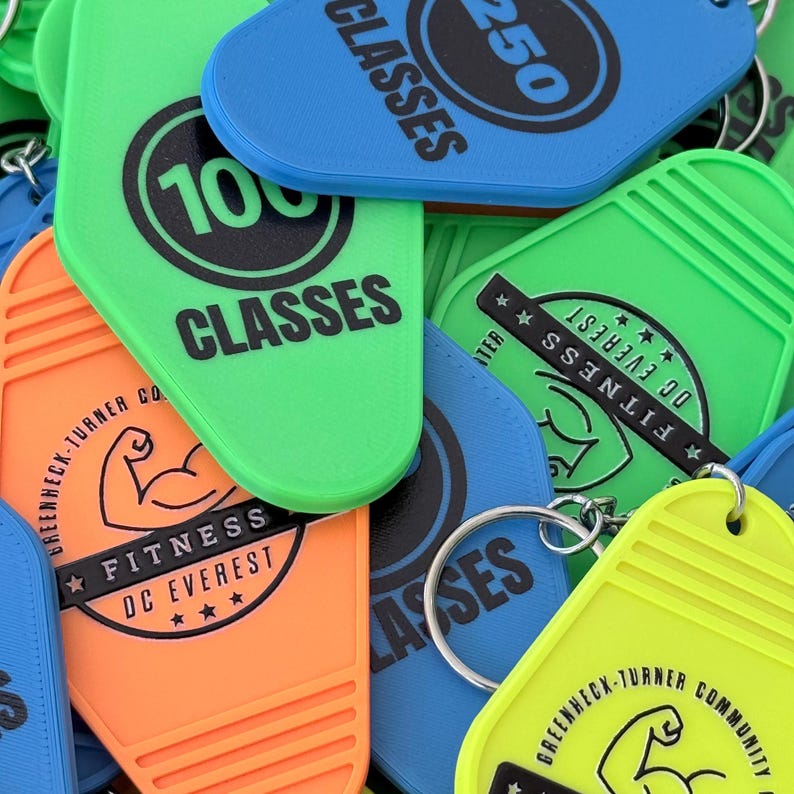 Retro Motel Keychain - Personalized 3D Printed Key Tag with UV Print Options - Custom Colors and Bulk Packs - 30+ Color Options imagen 6