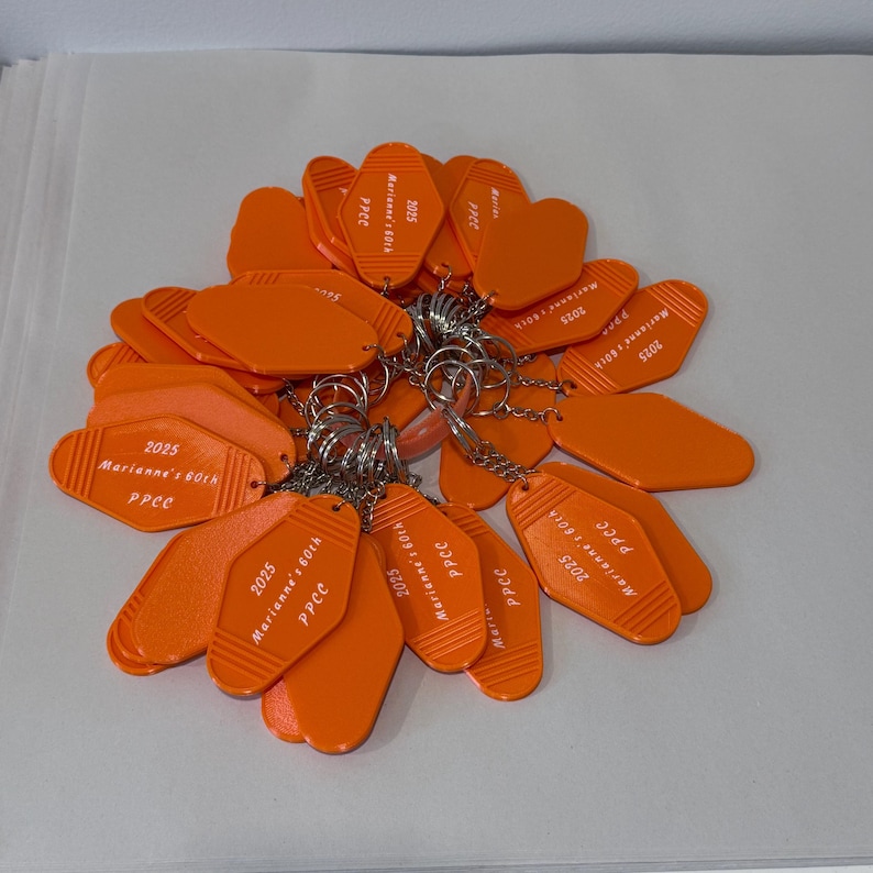 Retro Motel Keychain - Personalized 3D Printed Key Tag with UV Print Options - Custom Colors and Bulk Packs - 30+ Color Options imagen 18