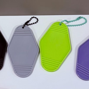 Retro Motel Keychain - Personalized 3D Printed Key Tag with UV Print Options - Custom Colors and Bulk Packs - 30+ Color Options imagen 13