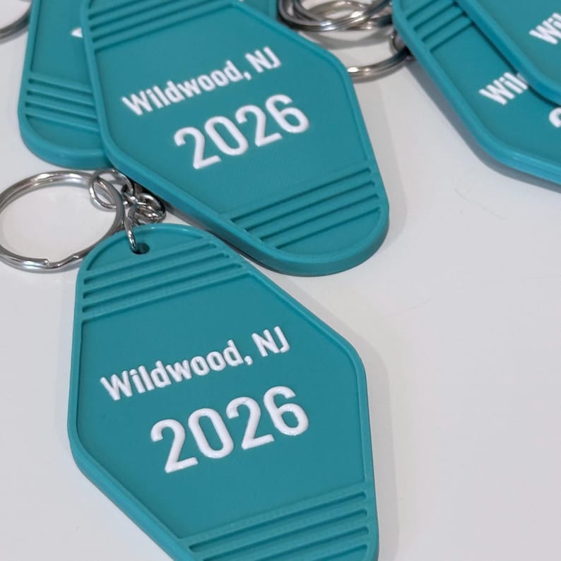 Retro Motel Keychain - Personalized 3D Printed Key Tag with UV Print Options - Custom Colors and Bulk Packs - 30+ Color Options imagen 14