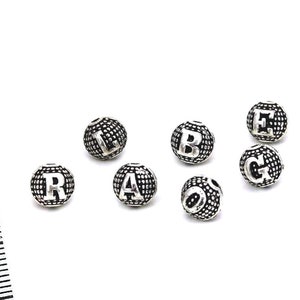 Cuentas de letras redondas de plata, cuentas del alfabeto de la A a la Z, cuentas de letras espaciadoras, cuentas del alfabeto, cuentas de metal con letras del alfabeto, cuentas de letras en forma de bola de 8 mm