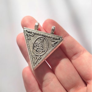 Secret box, Prayer box, Ethnic pendents, Amulet pendent, Silver Triangle Amulet Taweez Holder, Islamic Locket Pendant, Prayer Locket 33x39x6