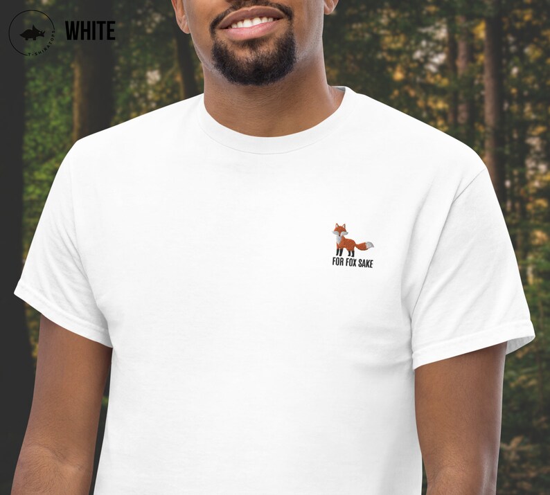 Puede incluir: Camiseta blanca con un gr&aacute;fico de zorro de dibujos animados y el texto "For fox sake".