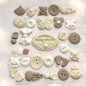 32 adornos para cupcakes de baby shower • Decoraciones comestibles de fondant para tartas de bebé • Adornos de azúcar neutros para baby shower • Adorno personalizado para tarta •