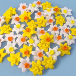 Edible Daffodil Cake Toppers: Mixed Spring Flower Fondant Icing
