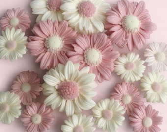 Edible Pastel Pink & White Daisies Fondant Sugarpaste Flowers Cupcake Toppers Cake Decorations.