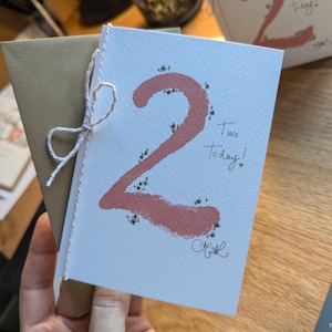 Deuxième carte d'anniversaire aquarelle faite main - (2e) disponible en rose foncé et vert sauge