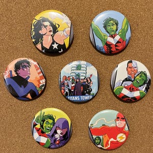 Teen Titans Buttons - Titans DC Comics Pin-Back Buttons 2.25&quot; - Nightwing/Flash/Raven/Beast Boy/Starfire/Cyborg/Donna Troy