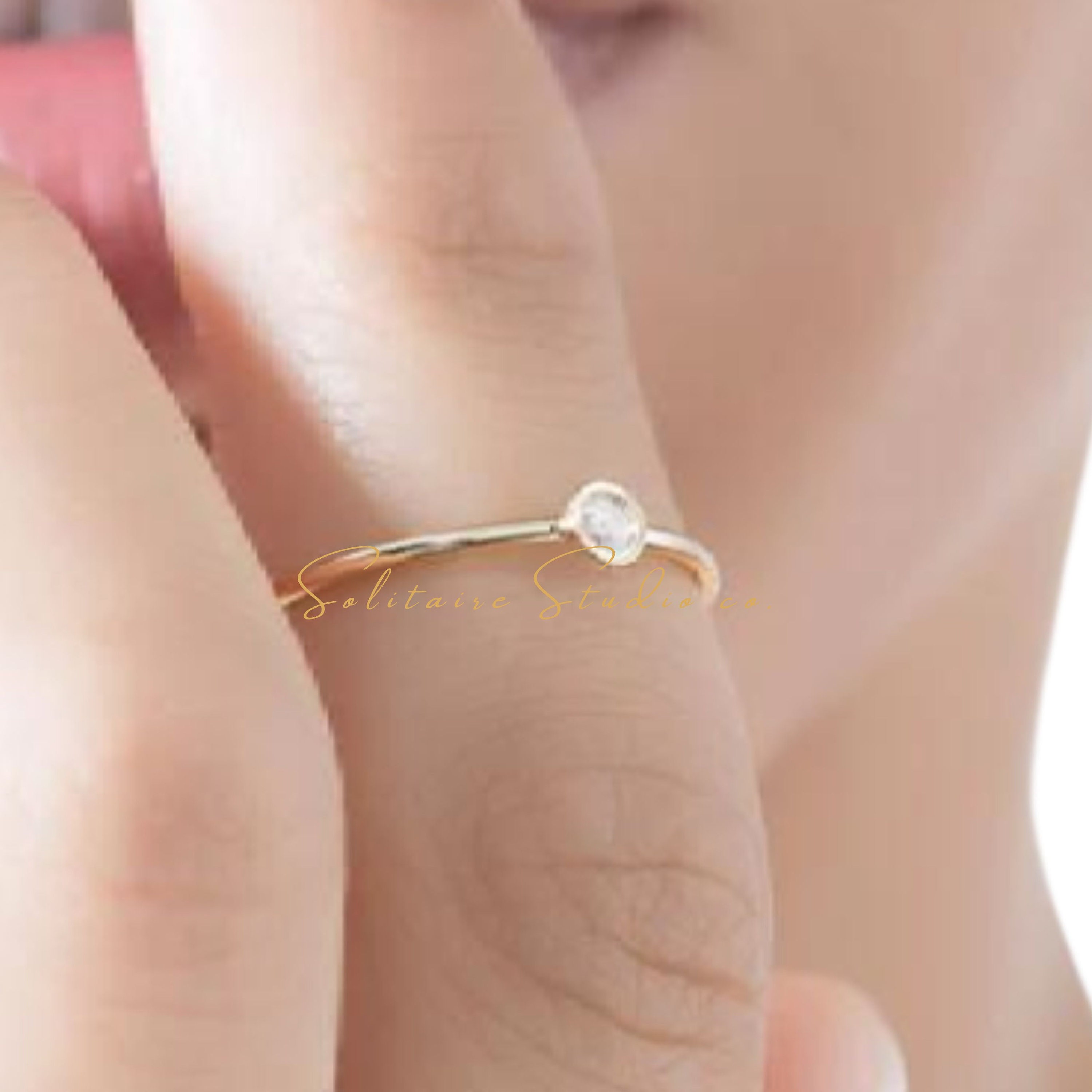 Ladies single stone finger ring best sale