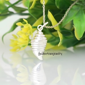 Pendentif conque en or 14 carats : breloque plage nautique