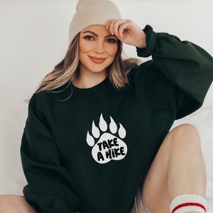Take A Hike Sweatshirt, Hiking Sweatshirt, Outdoors Sweatshirt, Hiking Shirt, Outdoors Shirt, Adventure Shirt, Camping Shirt, Nature Shirt imagem 1