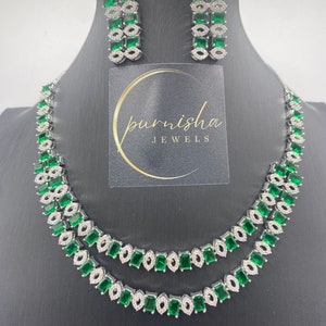Collana girocollo verde smeraldo con orecchini abbinati