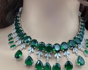 Halsband och örhängen med amerikanska smaragder, set med gröna CZ-detaljer, förlovningssmycken