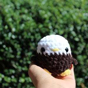 Linda águila calva tejida a crochet