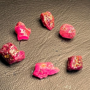 Natürlicher Rubin, roh, 5 Stück, rosa, 43,40 ct