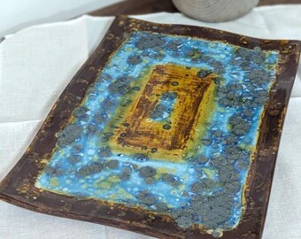 Plato de cerámica de estudio inspirado en Wabi-Sabi, hecho a mano, arte cerámico escultural, orgánico, moderno, 11 x 8