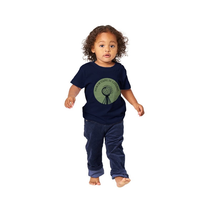 Maglietta per bebè Capo Nord Vari colori Girocollo Rosa Blu Grigio Bianco Nero Capo Nord sta chiamando Nordkapp Viaggi Vacanza Manica corta Navy