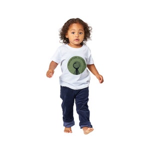 Maglietta per bebè Capo Nord Vari colori Girocollo Rosa Blu Grigio Bianco Nero Capo Nord sta chiamando Nordkapp Viaggi Vacanza Manica corta White