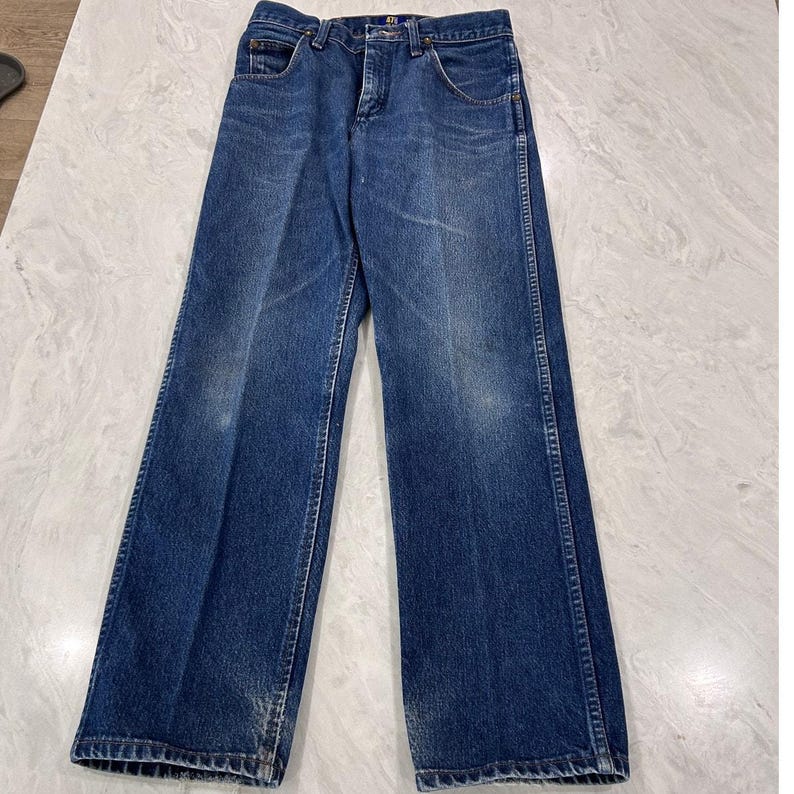 Pantalones vaqueros Wrangler vintage de mezclilla azul de los años 2000 con parche de cuero y costuras en forma de 'W' 29X30 imagen 9