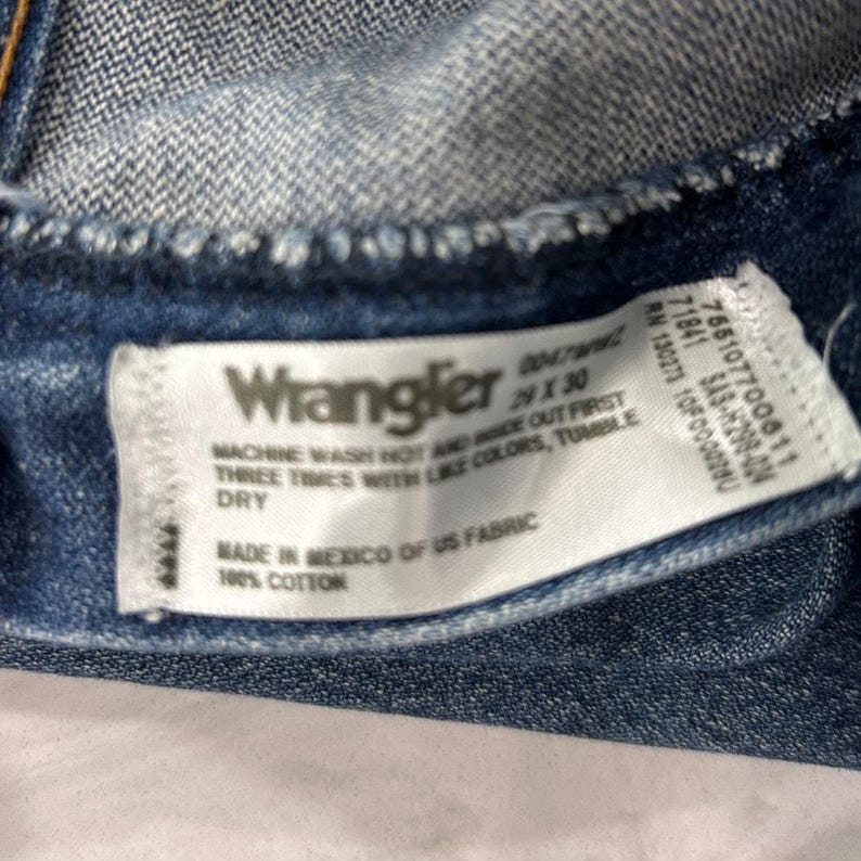 Pantalones vaqueros Wrangler vintage de mezclilla azul de los años 2000 con parche de cuero y costuras en forma de 'W' 29X30 imagen 6