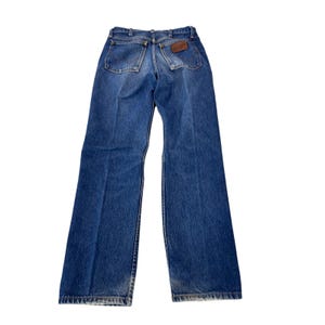 Pantalones vaqueros Wrangler vintage de mezclilla azul de los años 2000 con parche de cuero y costuras en forma de 'W' 29X30 imagen 14