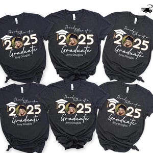 Camiseta "Mamá orgullosa de un graduado de 2025", camisetas de graduación personalizadas, camiseta de graduación con foto, camiseta de graduación familiar de la generación de 2025