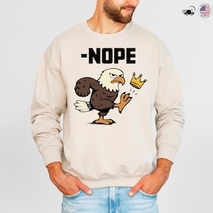 Camiseta divertida con águila anti-Trump, camiseta gráfica con sátira política, sudadera liberal de regalo, diseño de caricatura de águila calva, humor electoral de EE. UU.