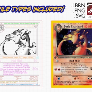 Könnte beinhalten: Eine Pokemon-Sammelkarte mit Dark Charizard, einem rot-orangen feuerspeienden Drachen-Pokemon. Die Karte hat einen schwarzen Hintergrund mit weißem Text und einem roten Rand. Der Text der Karte lautet "Dark Charizard 80 KP" und "Krallenhieb 10". Die Karte zeigt auch ein Bild von Dark Charizard im Hintergrund.