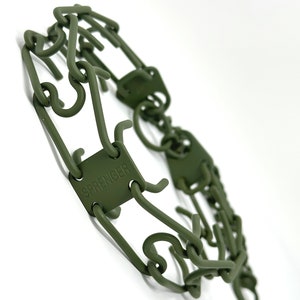 Collar de púas Herm Sprenger personalizado con recubrimiento en polvo verde mate estándar de la Fed para perros