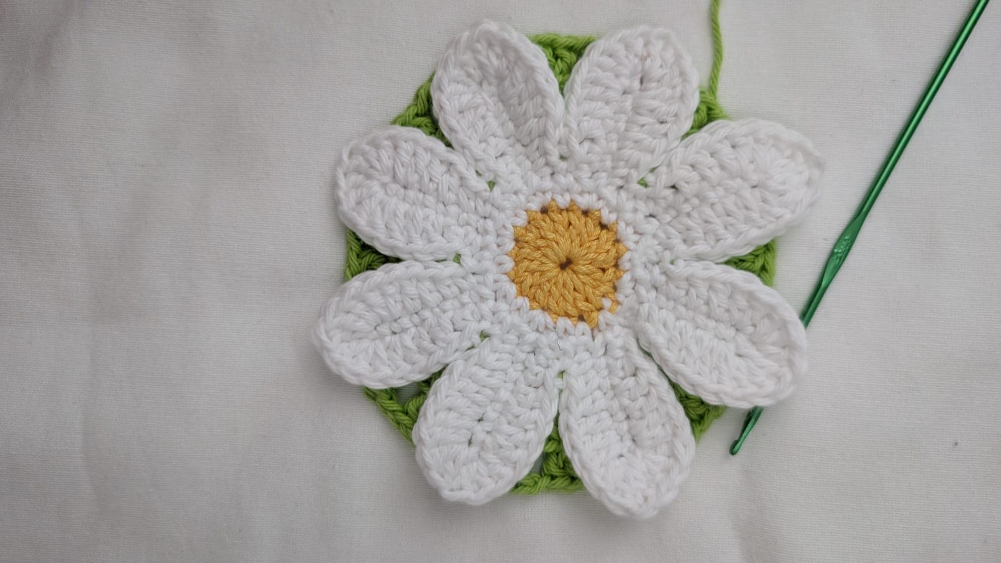 Daisy Crochet Pattern: Granny Square, Coaster Appliqué (PDF