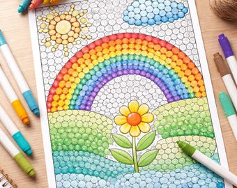 Op de afbeelding: Een kleurplaat met een regenboog, zon, wolk en bloem ontwerp. Gekleurde stiften in verschillende kleuren zijn rond de pagina gerangschikt. Een kleine vetplant en een bril met gouden montuur zijn ook zichtbaar.