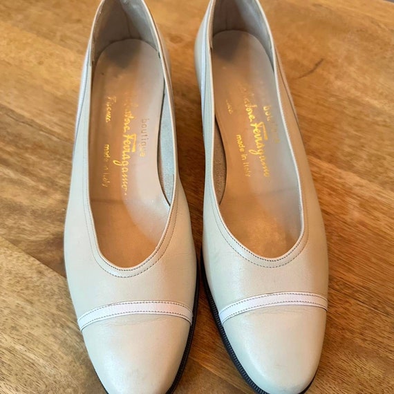 Vintage salvatore ferragamo white loafers