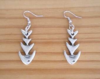 Pendientes de espina de pescado plateados, gancho hipoalergénico