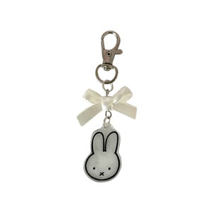 White bow Miffy keychain