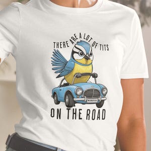 Camiseta de herrerillo común, "Hay muchos herrerillos en la carretera", regalo para amantes de los herrerillos comunes, regalo para instructor de manejo, camiseta de coche, regalo para examen de manejo
