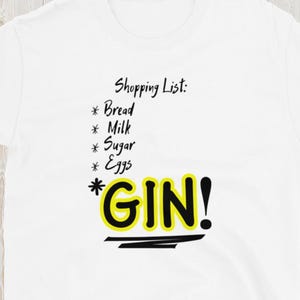 Lustiges Gin Einkaufsliste T-Shirt | Alkoholisches Geschenk für Gin-Liebhaber | Gin und Tonic Humor Tee | Junggesellinnenabschied T-Shirt | Freches Einkaufslisten T-Shirt