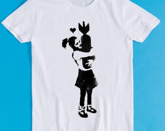 Banksy Girl Hugging Bomb Retro Funny Art Drawing Gamer Anime Cult Meme Movie Music Gift Tee T Shirt K1128