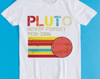 Pluto Never Forget 1930 2006 Science Space Planet Meme Gift Funny Tee Style Gamer Cult Movie Music T Shirt K774