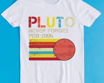 Pluto Never Forget 1930 2006 Science Space Planet Meme Gift Funny Tee Style Gamer Cult Movie Music T Shirt K774