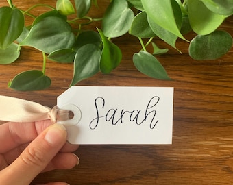 Caligrafía de boda / Tarjetas de lugar con cinta